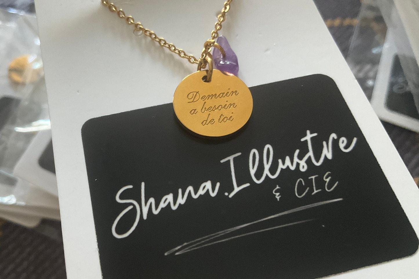 COLLIER «DEMAIN, A BESOIN DE TOI»